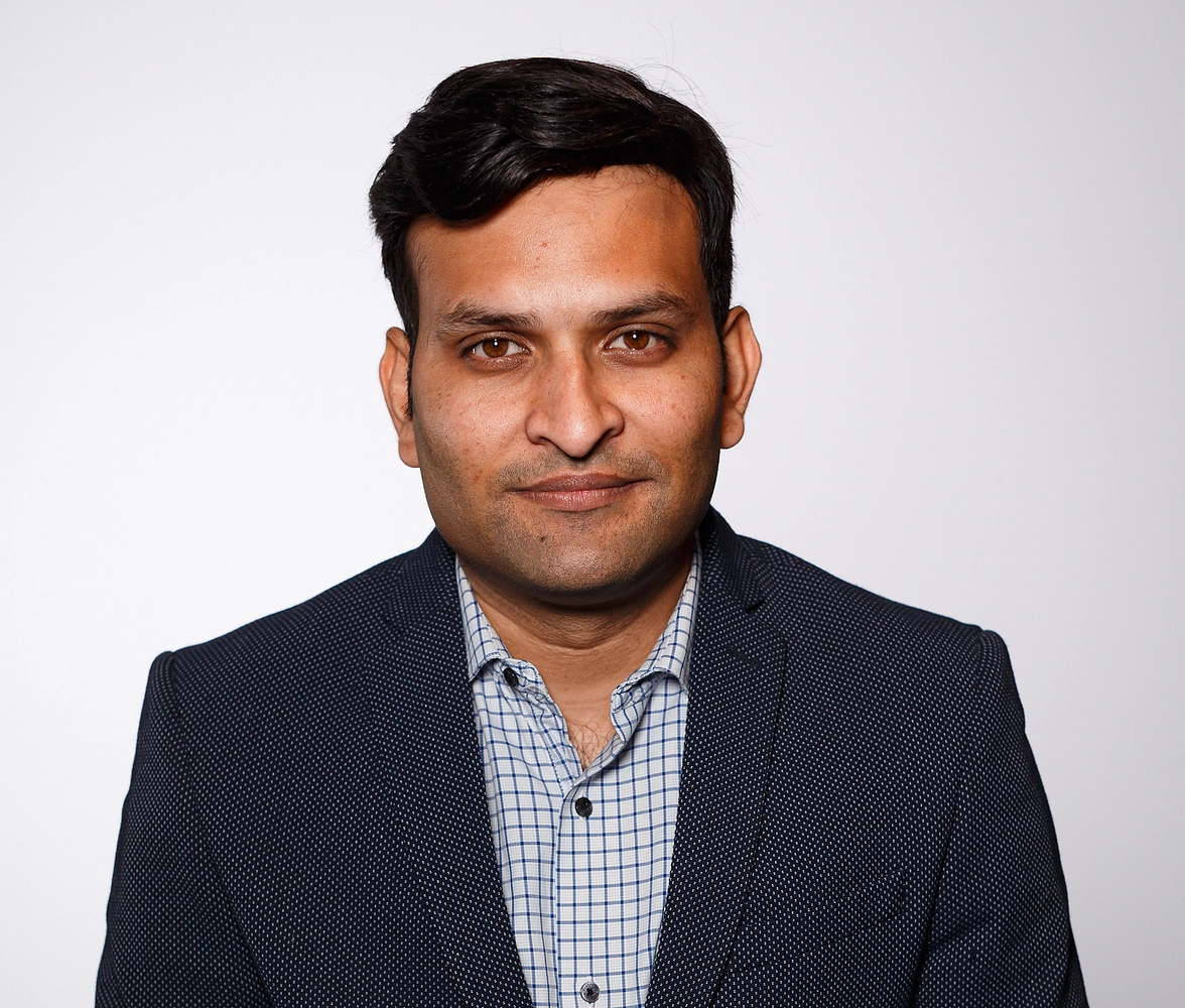 Pressebild: Proposing Prateek Jain